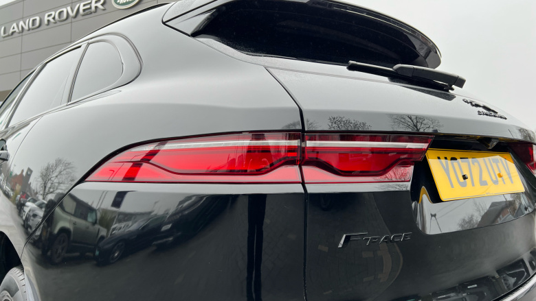 Jaguar F-Pace 2.0 D200 R-Dynamic Black 5dr Auto AWD Diesel Estate